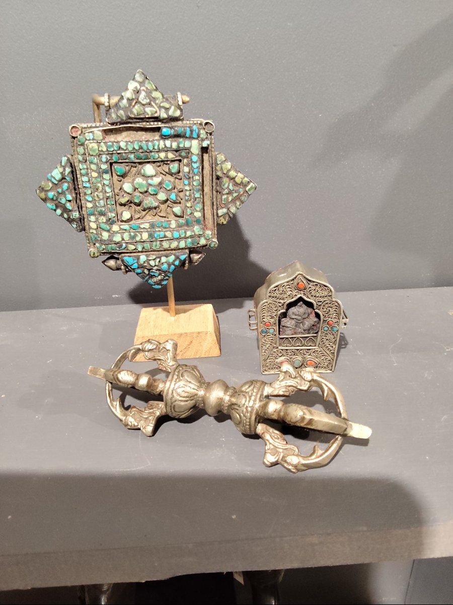 Ensemble d'objets himalayens