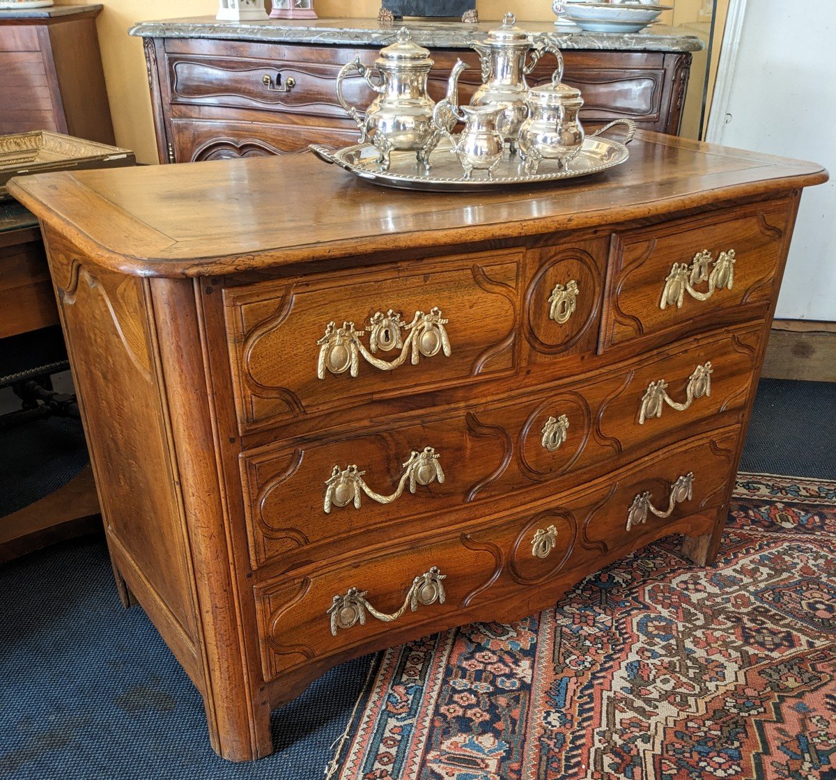 Louis XV Period Chest Of Drawers In Walnut With A So-called "parisian" Curved Front.-photo-1