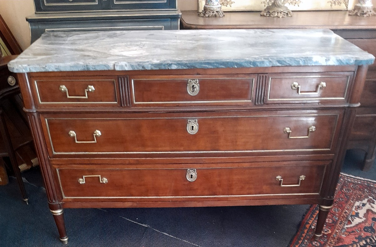 Commode d'époque Louis XVI En Acajou .