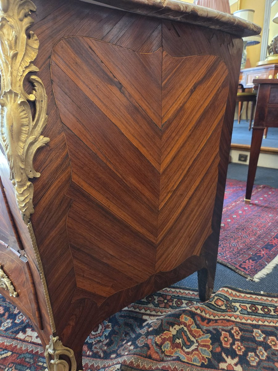 Commode tombeau en marqueterie estampillée Roussel  d'époque Louis XV-photo-4