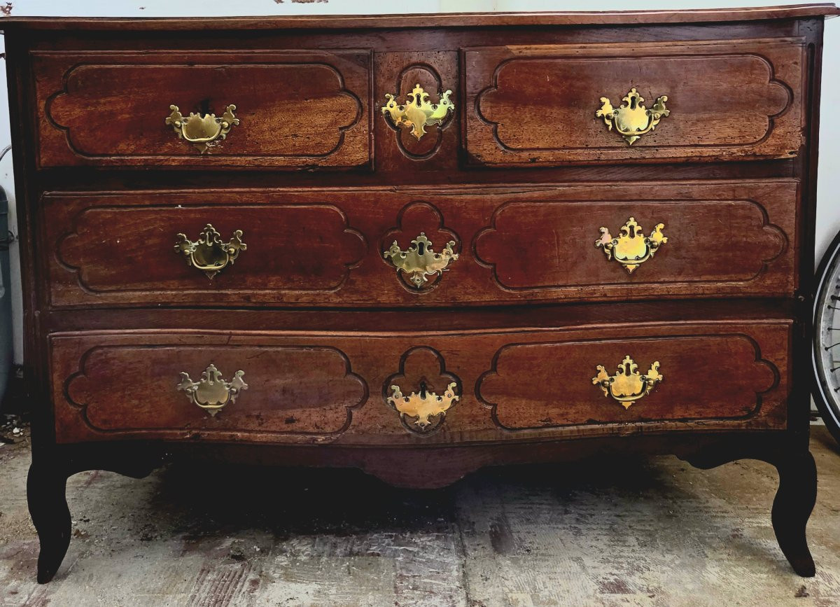 Commode d'époque Louis XV galbée en noyer .-photo-2
