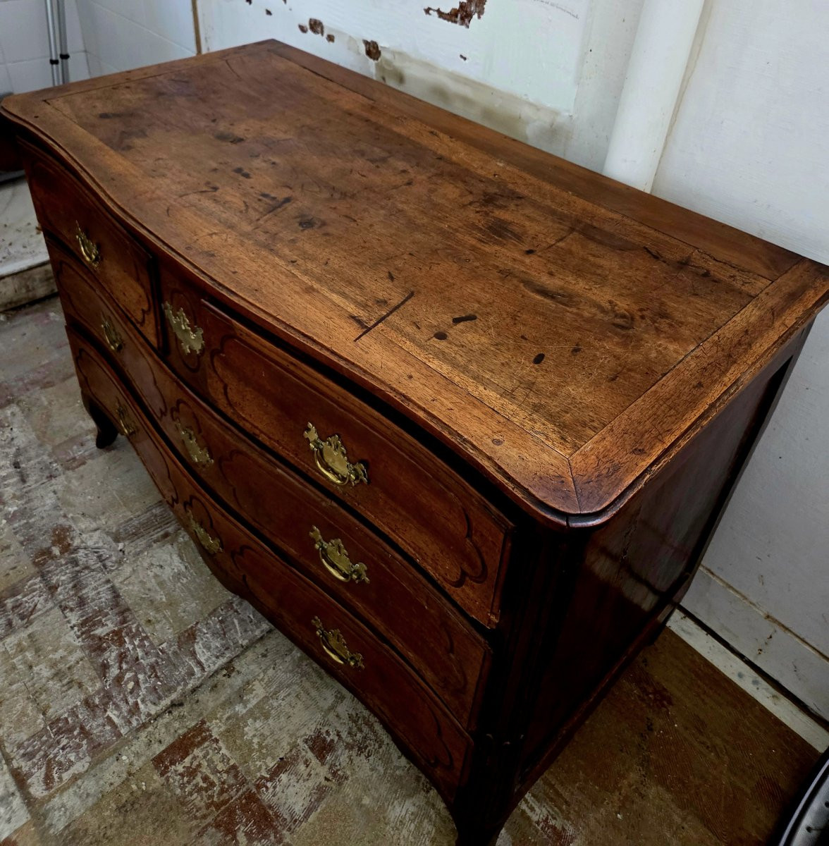 Commode d'époque Louis XV galbée en noyer .-photo-1