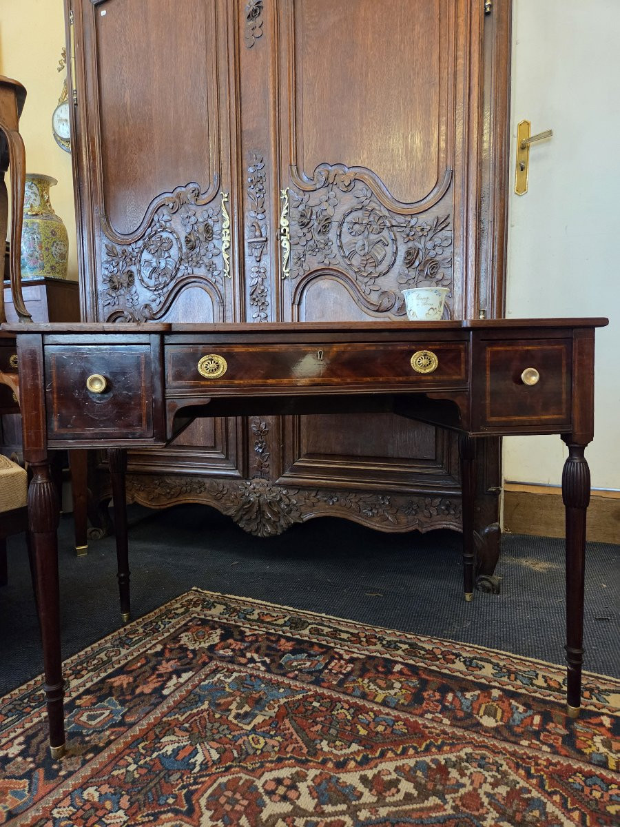 Petit bureau plat en acajou de style anglais -photo-3