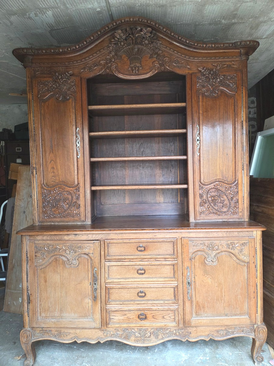 Grand buffet à deux corps normand estampillé en chêne XIXème .