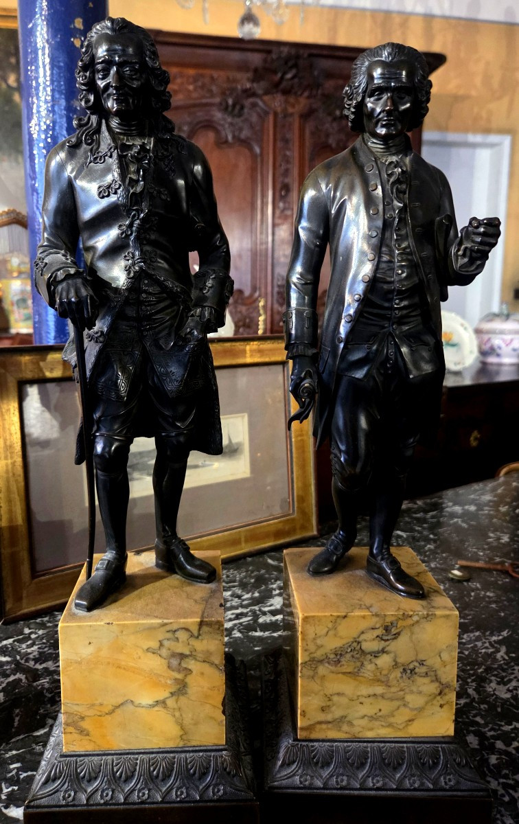 Paire de statuettes en bronze Voltaire et Rousseau vers 1830