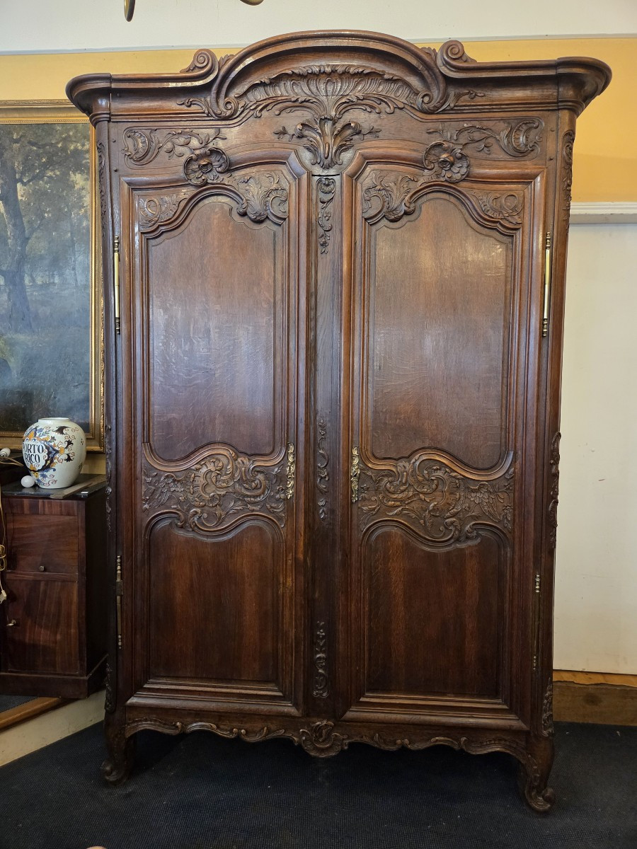 Armoire normande d'époque Régence en chêne XVIIIème Région de Rouen .