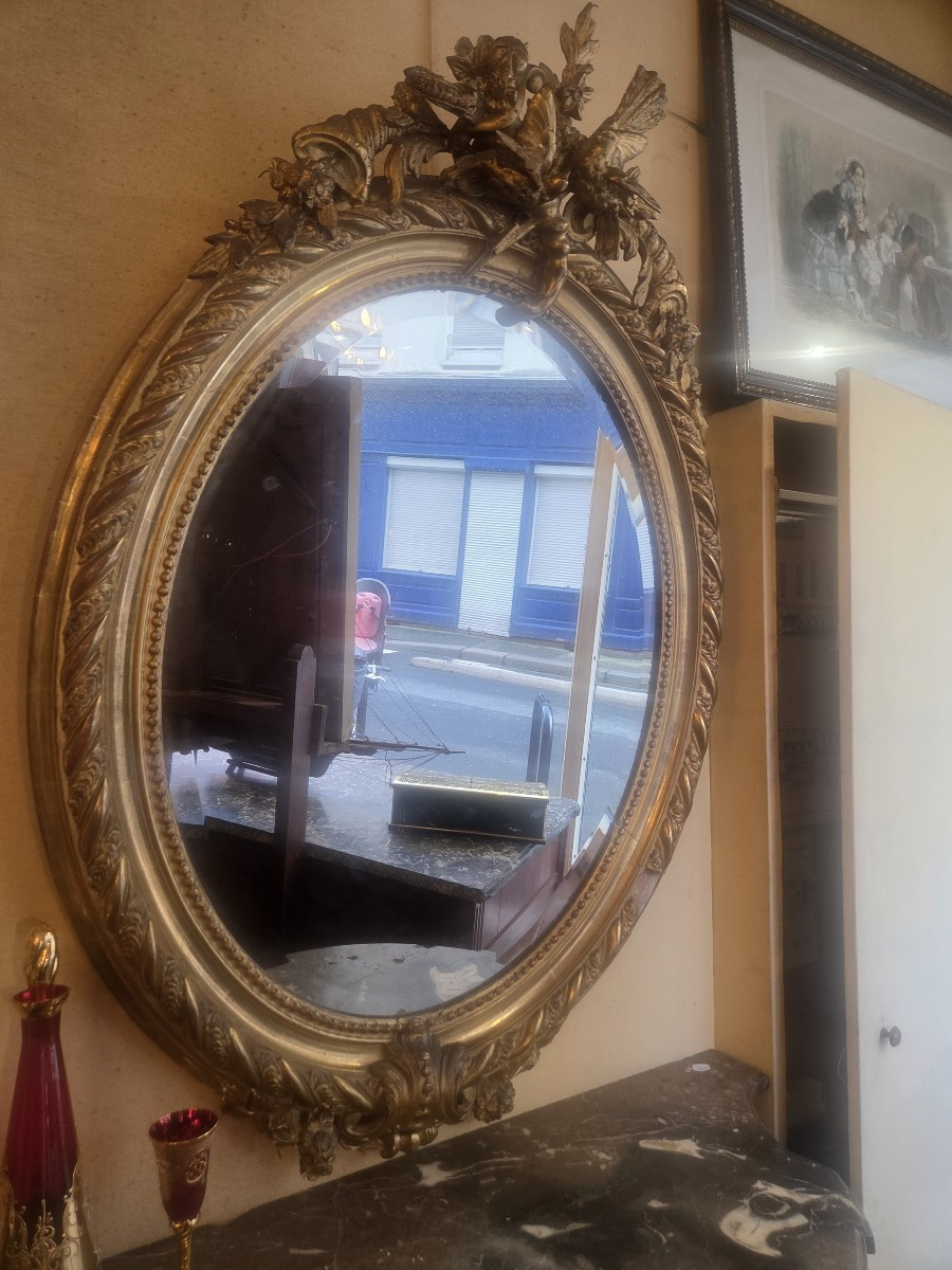 Miroir ovale en bois et stuc doré d'époque Napoléon III ( 120 x 85 cm)