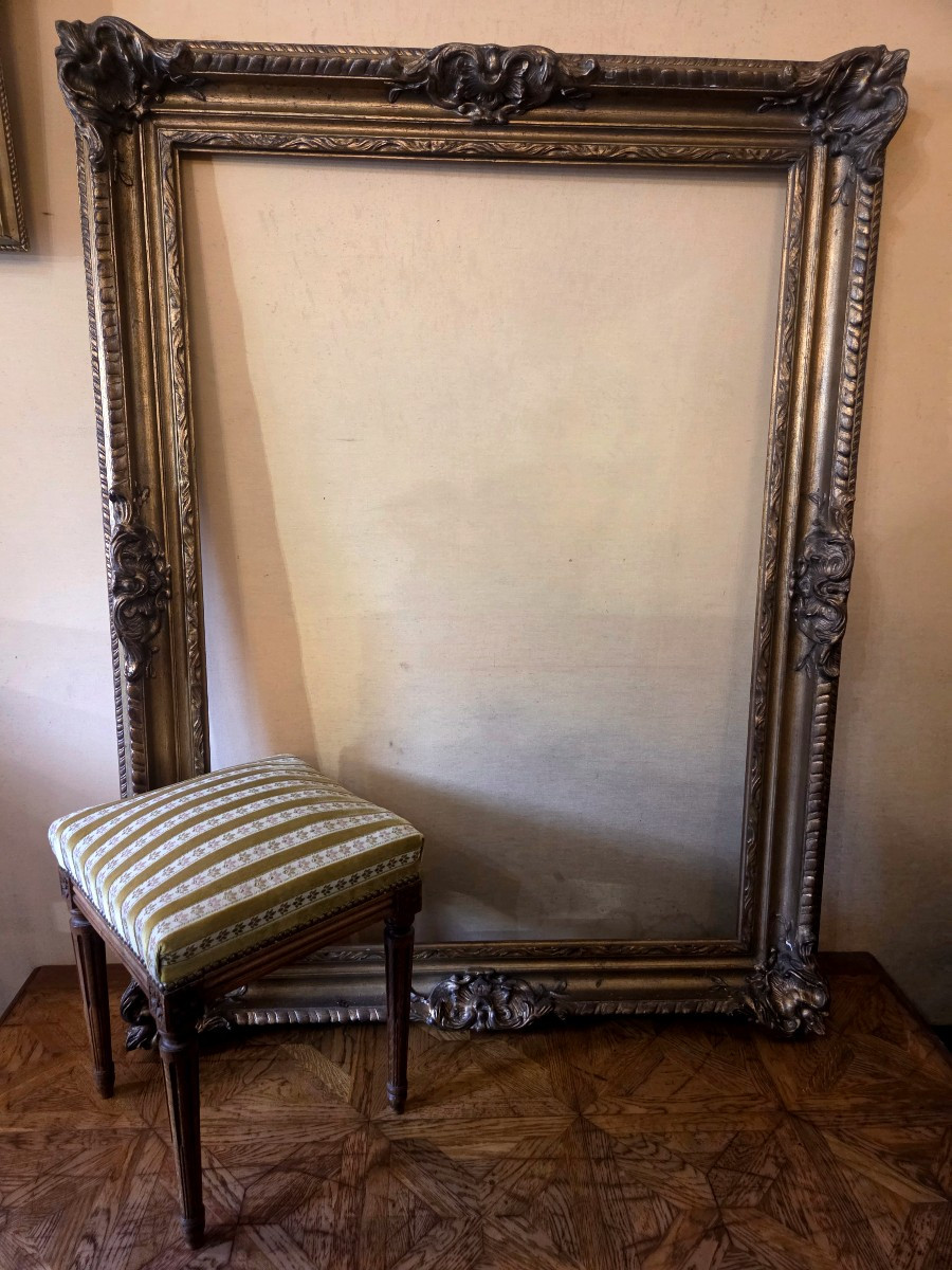 Très grand cadre en bois et stuc doré fin XIXème (152 x 118)