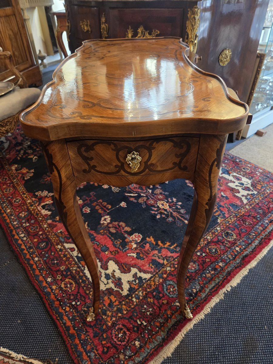 Table de salon de style Louis XV en marqueterie .-photo-2