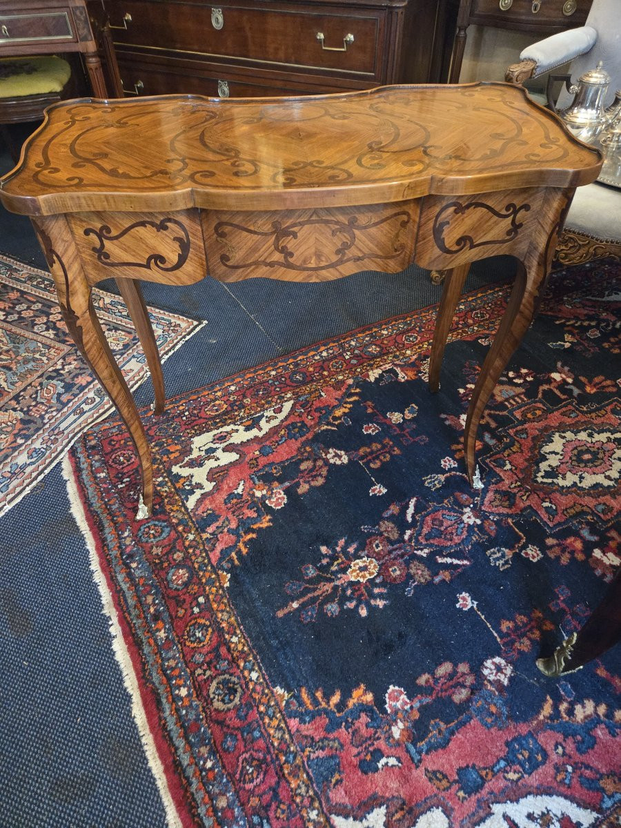 Table de salon de style Louis XV en marqueterie .-photo-3