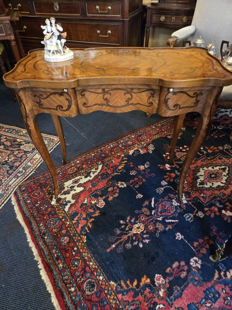 Table de salon de style Louis XV en marqueterie .-photo-5