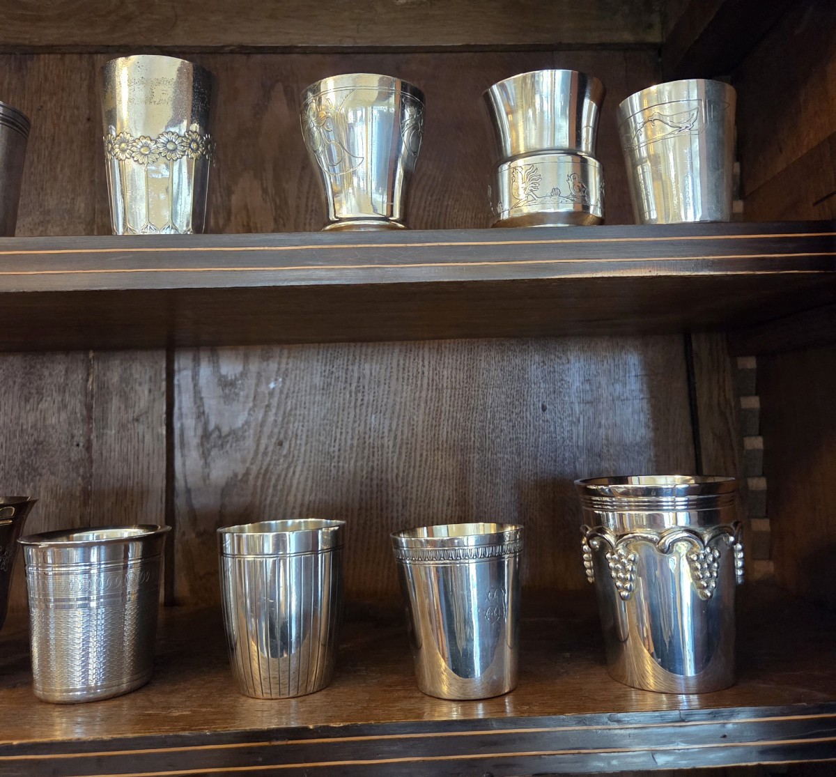 Ensemble de 28 timbales en métal argenté XIXème et XXème siècle .-photo-1