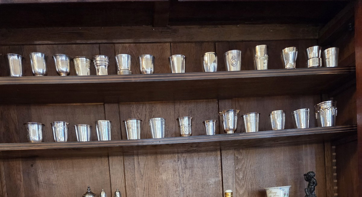 Ensemble de 28 timbales en métal argenté XIXème et XXème siècle .