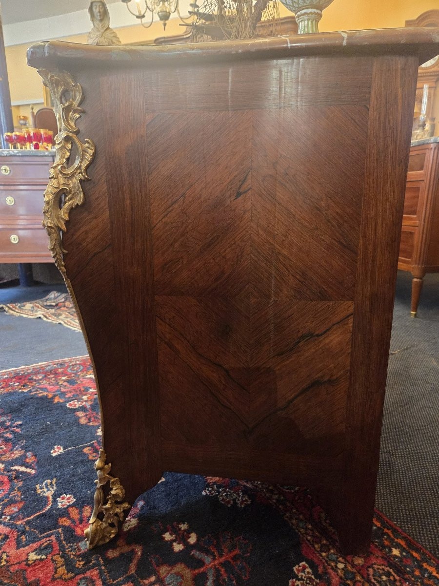 Commode d'époque Régence à façade arbalète en placage d'amarante-photo-4