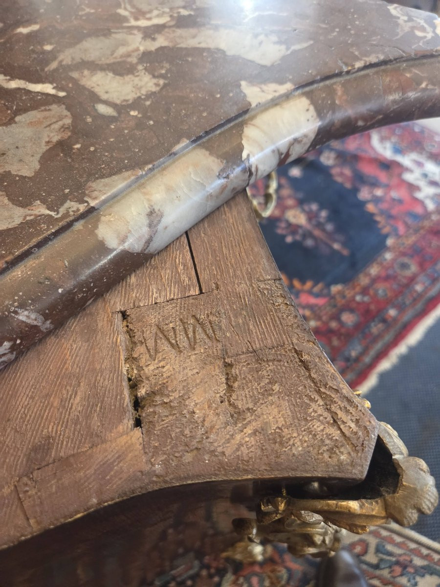 Commode d'époque Régence à façade arbalète en placage d'amarante-photo-6