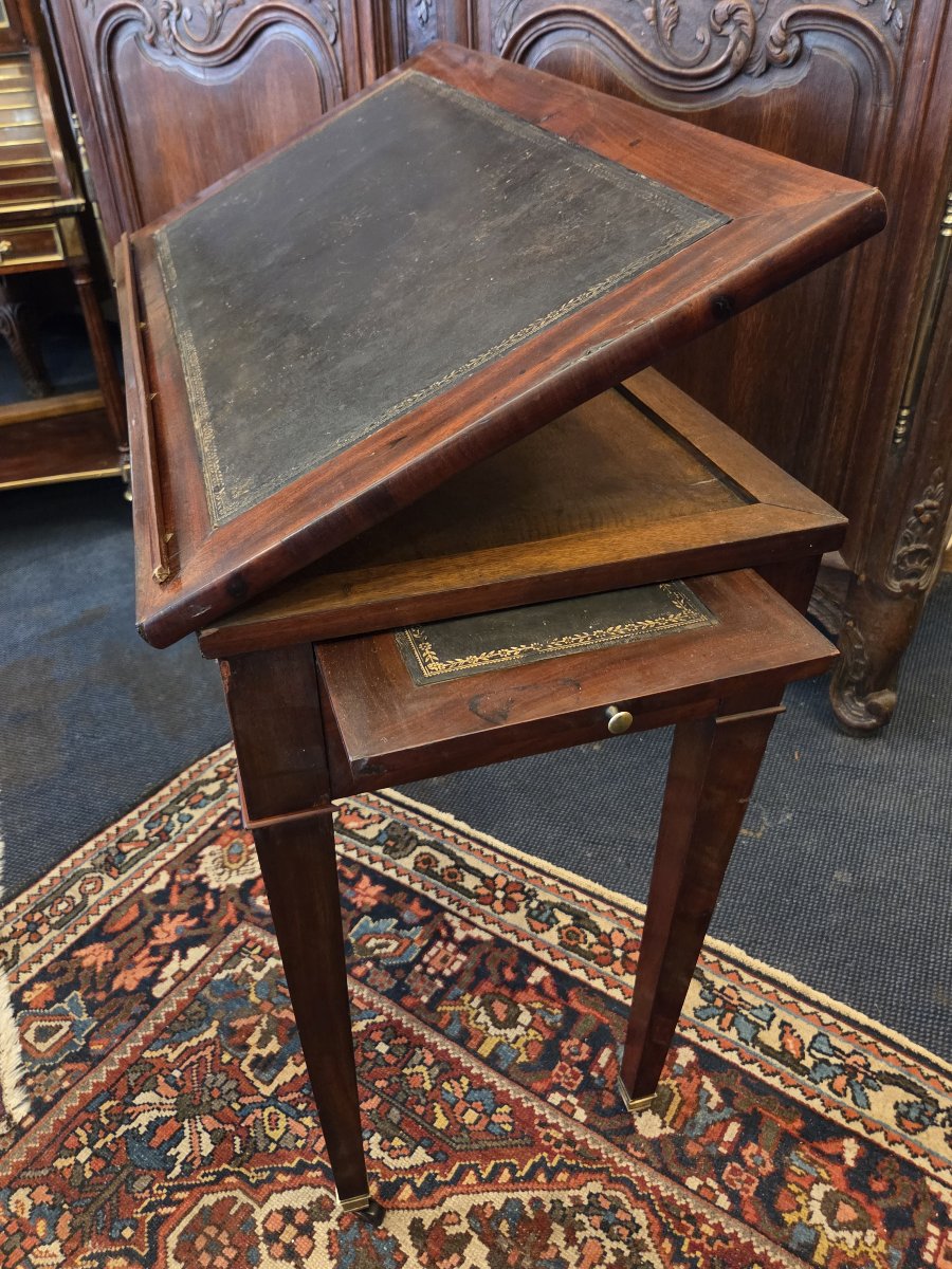 Petite table à écrire à système d'époque Directoire .