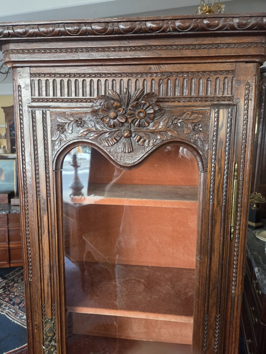 Petite vitrine normande en chêne sculpté XIXème .-photo-3