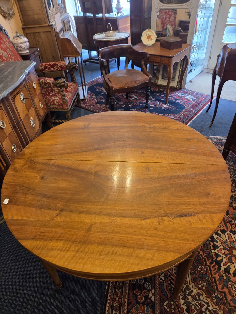 Table de salle à manger à bandeau en noyer de style Louis XVI ouvrant à trois allonges 10 couv.-photo-2