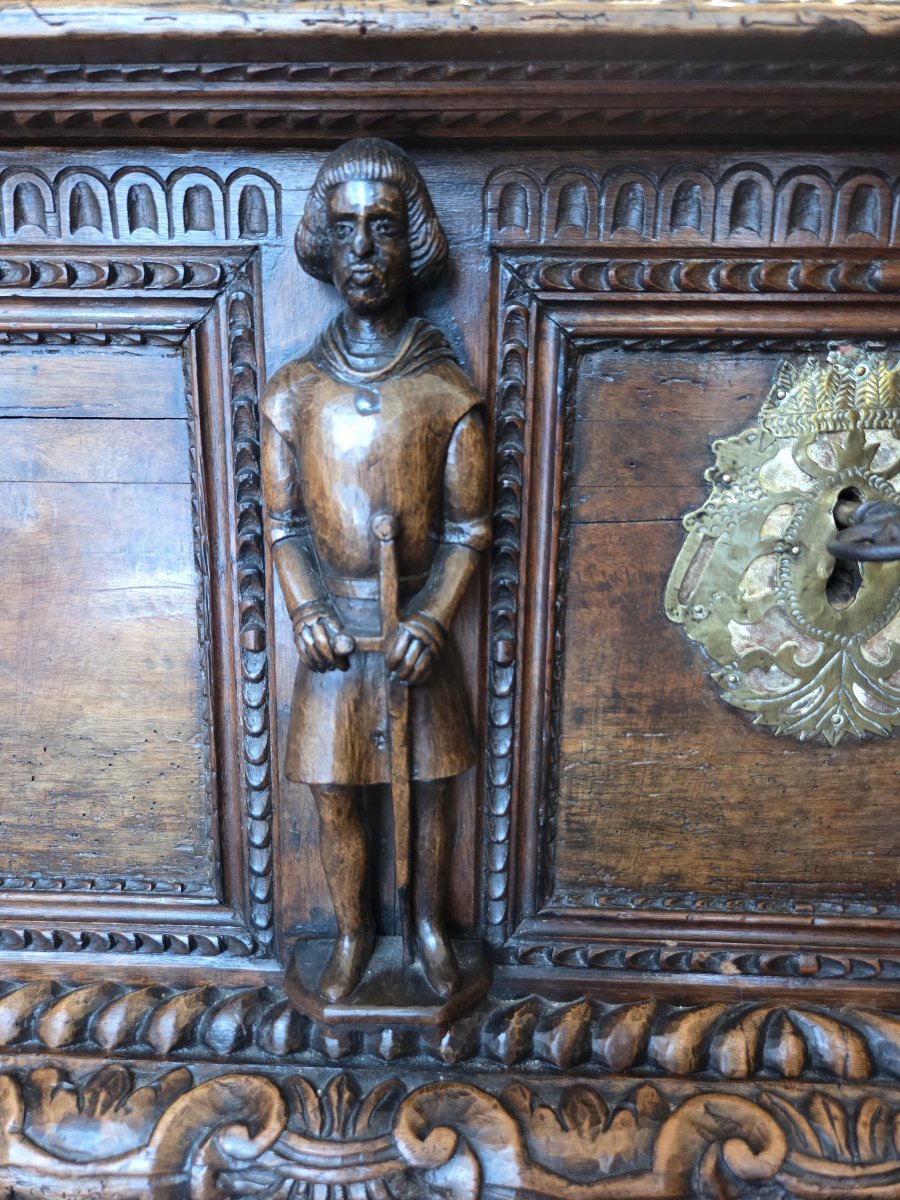 Italian Renaissance-era Walnut Chest.-photo-2
