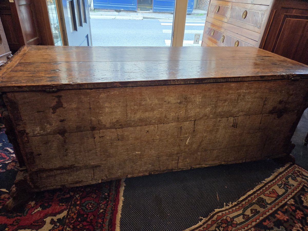 Italian Renaissance-era Walnut Chest.-photo-6