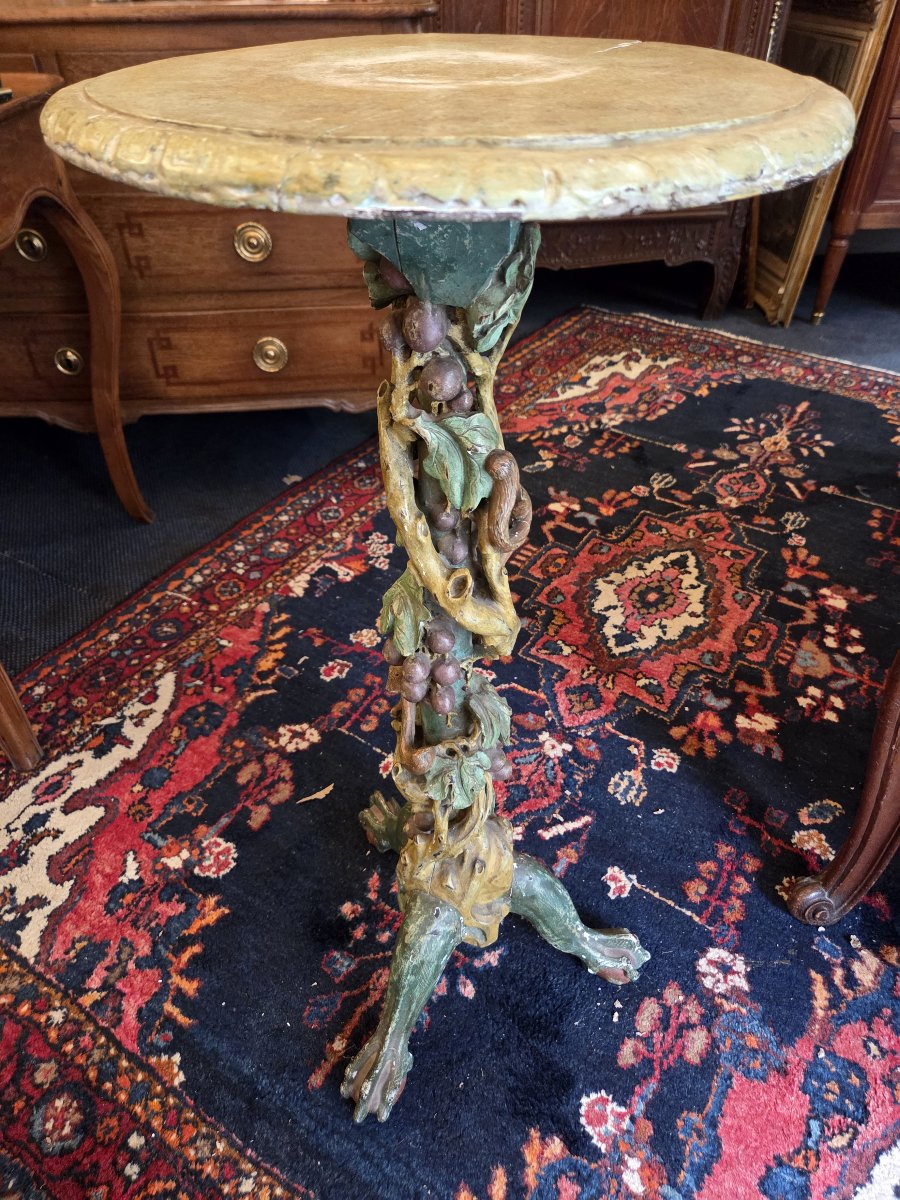 A Small Table Or Stool Made Of Painted And Carved Wood In A Naturalistic Style From The Late 19th Century.