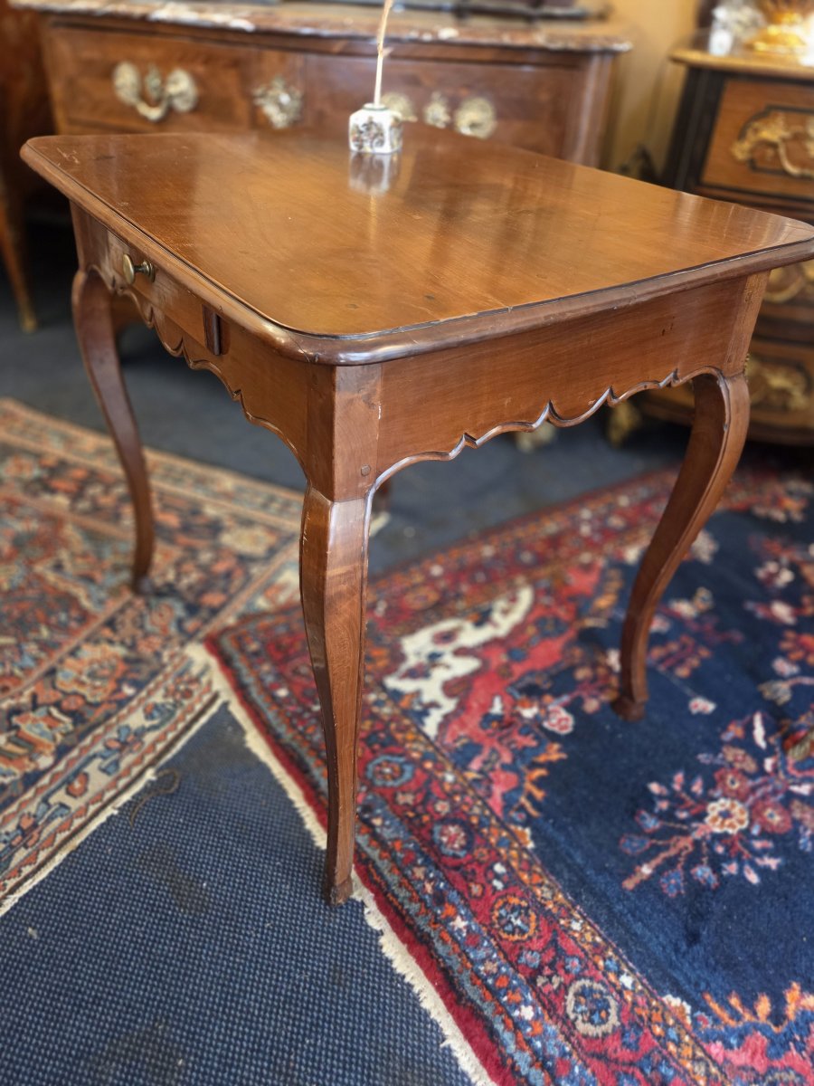 Petite table à écrire d'époque Louis XV en merisier .-photo-1