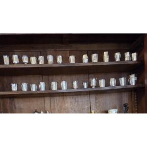 Ensemble de 28 timbales en métal argenté XIXème et XXème siècle .