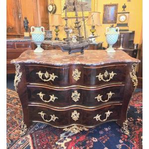 Regency Period Crossbow-front Chest Of Drawers In Amaranth Veneer