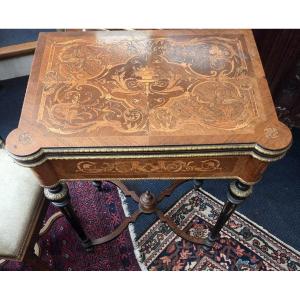 Table à jeux en marqueterie d'époque Napoléon III.
