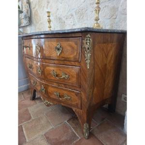 Commode d'époque Louis XV en bois de rose estampillée Gosselin