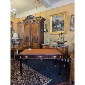 Bureau plat en acajou de style Louis XVI