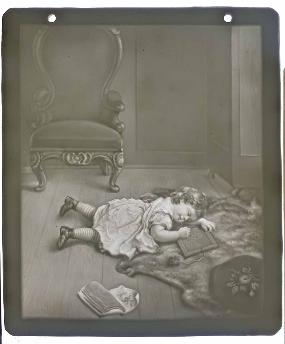 Girl Drawing  - French Lithophane, Circa 1850-photo-3