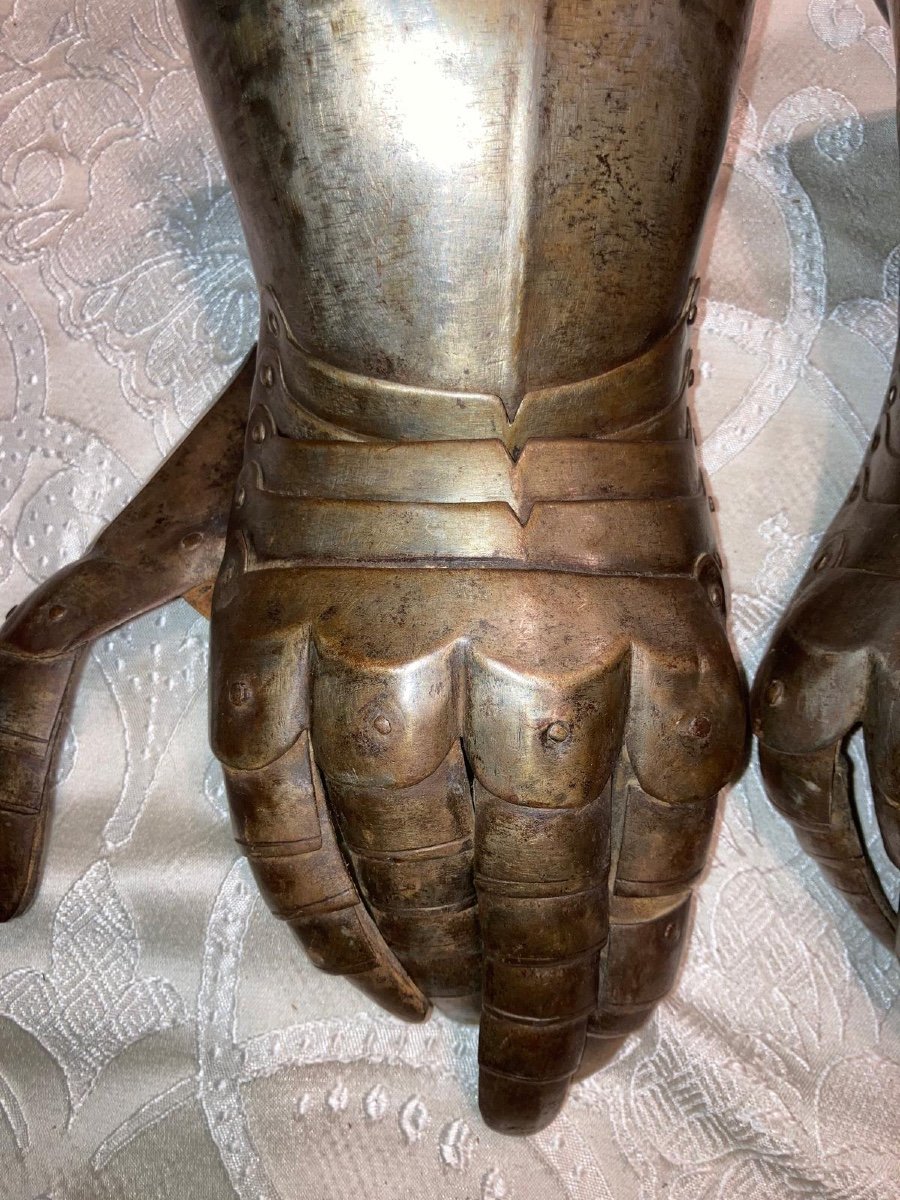 Pair De Gauntlets For A Knight Armor Circa 1620-photo-2