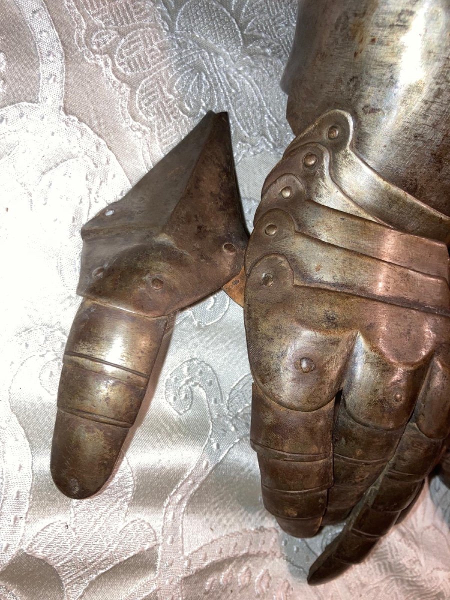 Pair De Gauntlets For A Knight Armor Circa 1620-photo-3