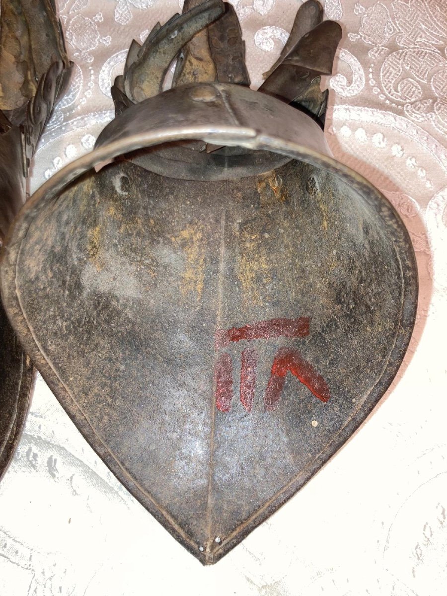 Pair De Gauntlets For A Knight Armor Circa 1620-photo-3