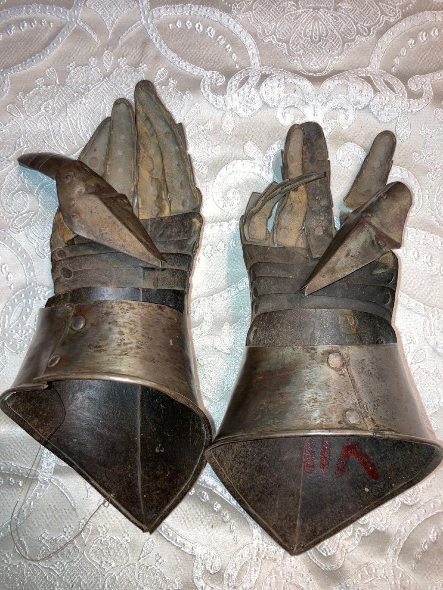 Pair De Gauntlets For A Knight Armor Circa 1620-photo-4