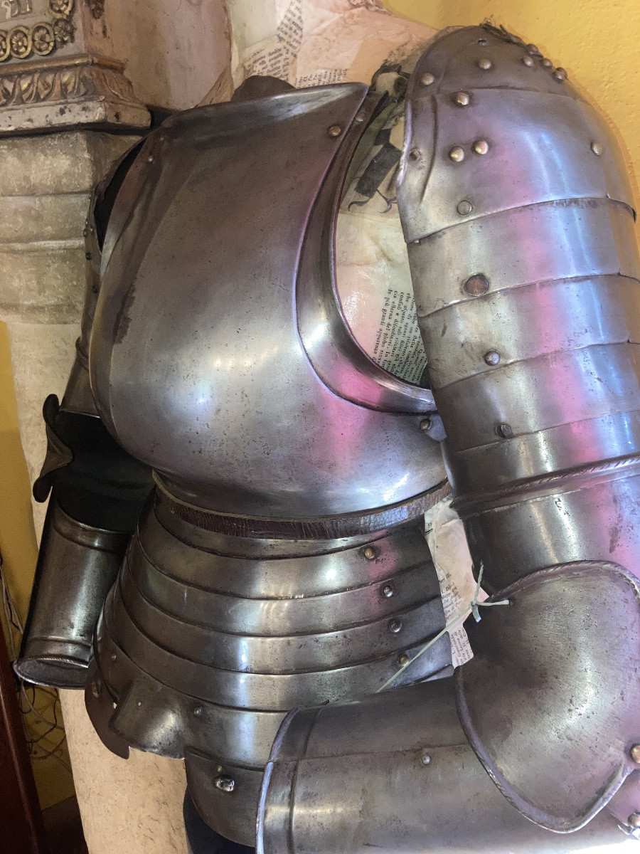 A Mid Suit Armor Circa 1520 With A Splendid Globose Breastplate -photo-3