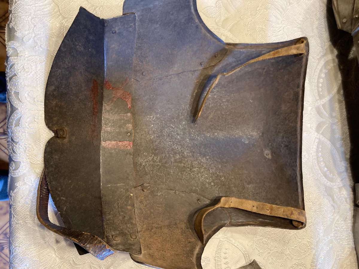 A Mid Suit Armor Circa 1520 With A Splendid Globose Breastplate -photo-2