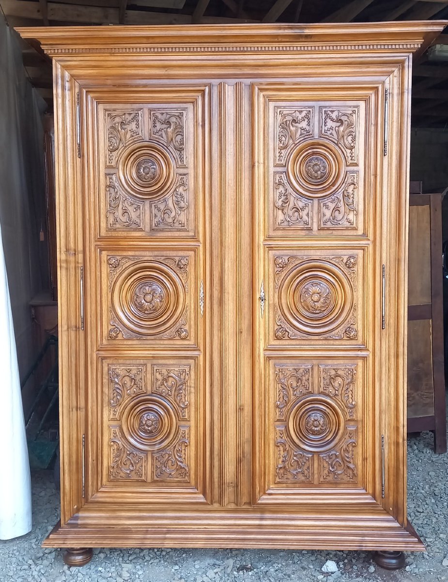 Grande Armoire Louis XIII de mariage en noyer clair