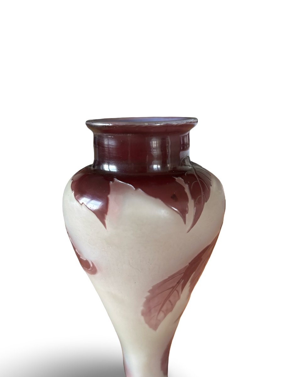 Vase Balustre Signé Gallé à Décor De Vigne Vierge Blanc Et Violet En Pâte De Verre-photo-3