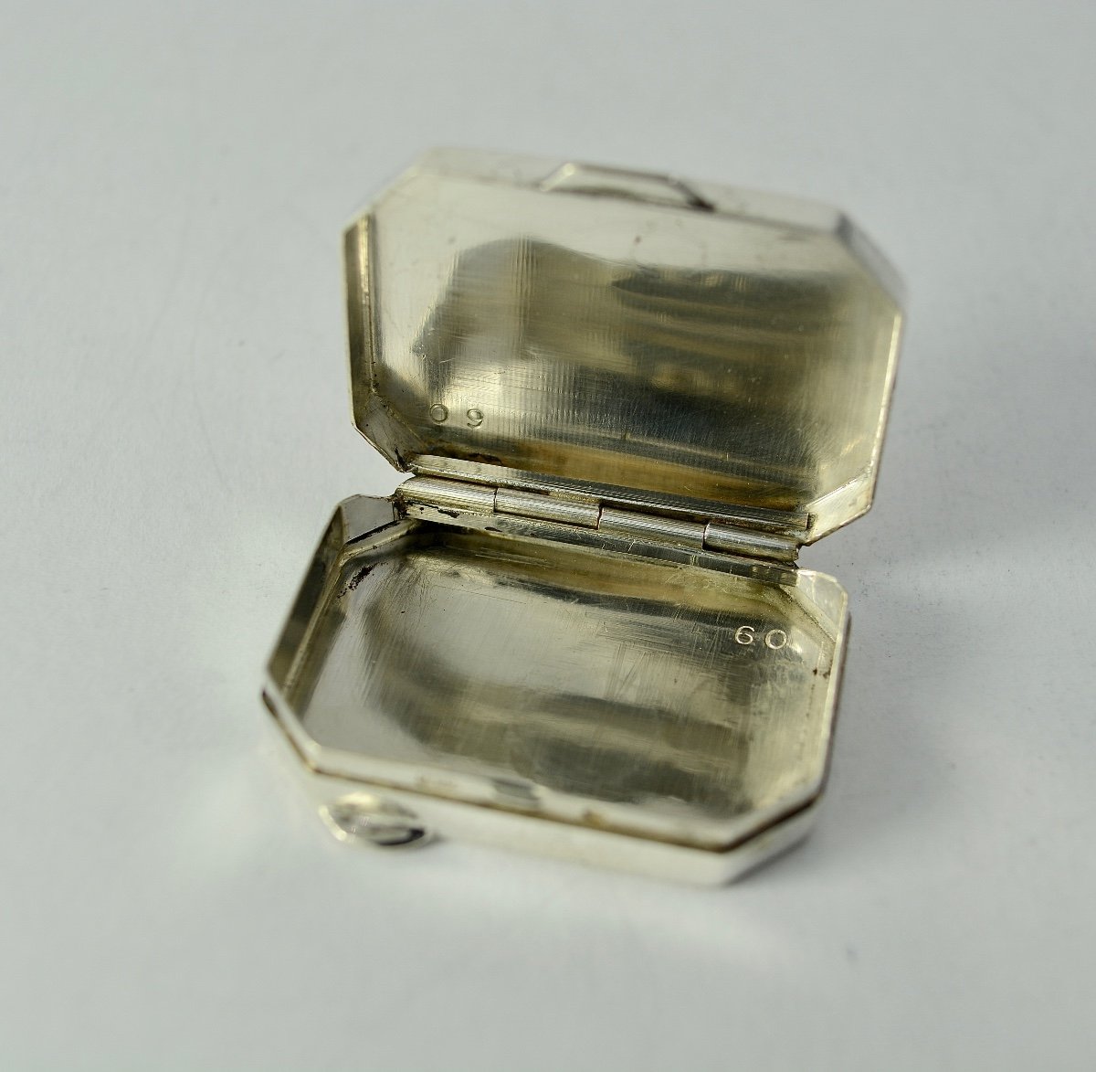 Petit Pilulier En Argent, Europe XXe Siecle. -photo-2