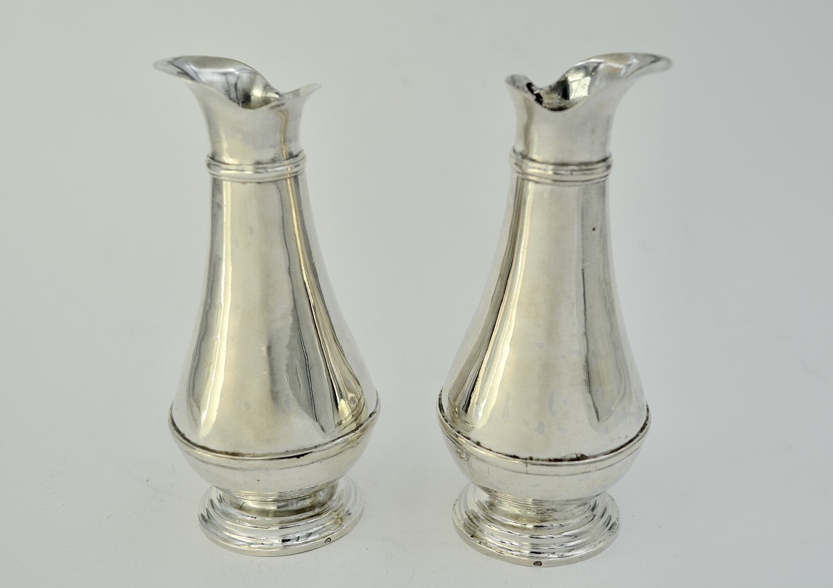 France XVIIIe Siècle. Paire De Burettes d'église Et Leur Plateau Paris vers 1762-photo-1