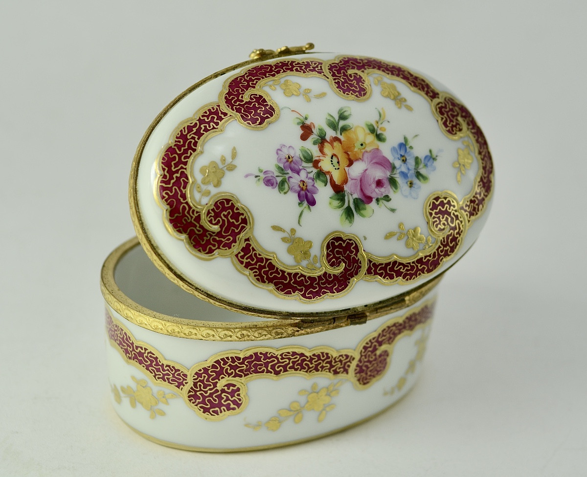 Le Tallec. Porcelain Box. Circa 1967