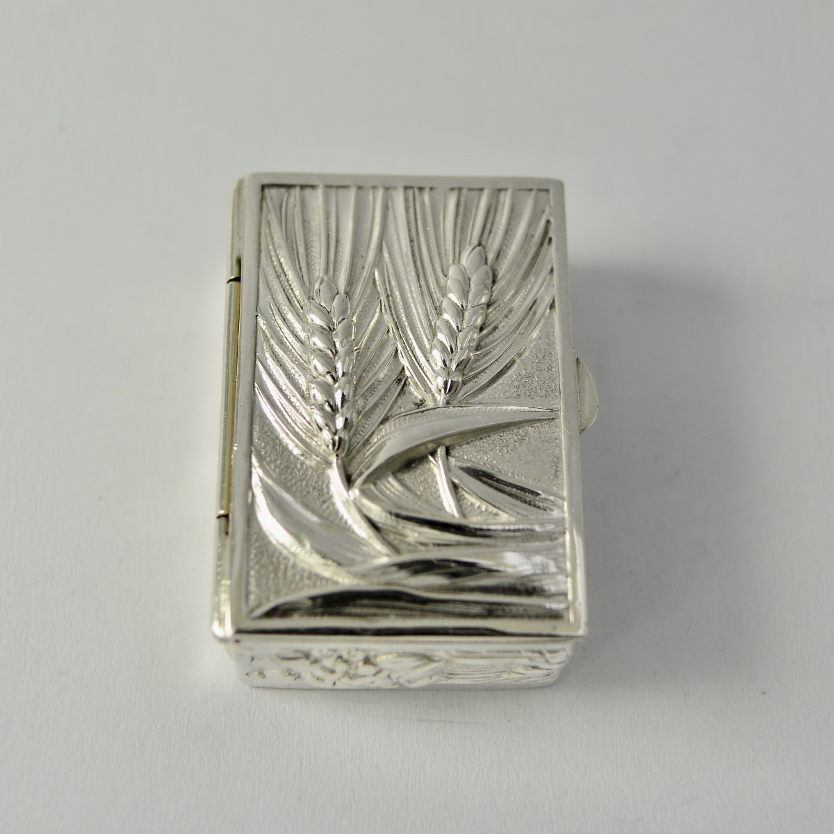 Art Nouveau. Silver Pill Box, 20th Century Europe -photo-2
