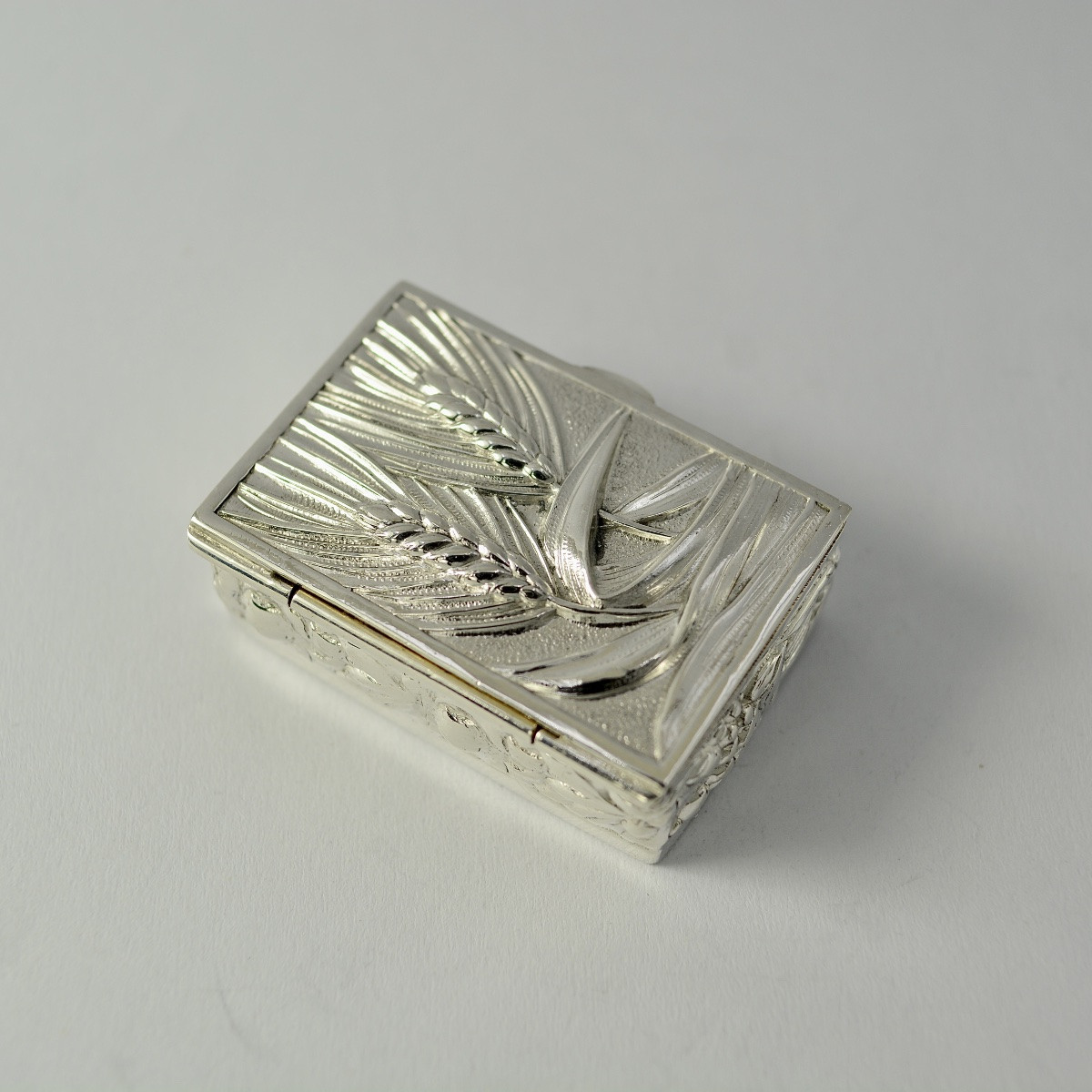 Art Nouveau. Silver Pill Box, 20th Century Europe -photo-3