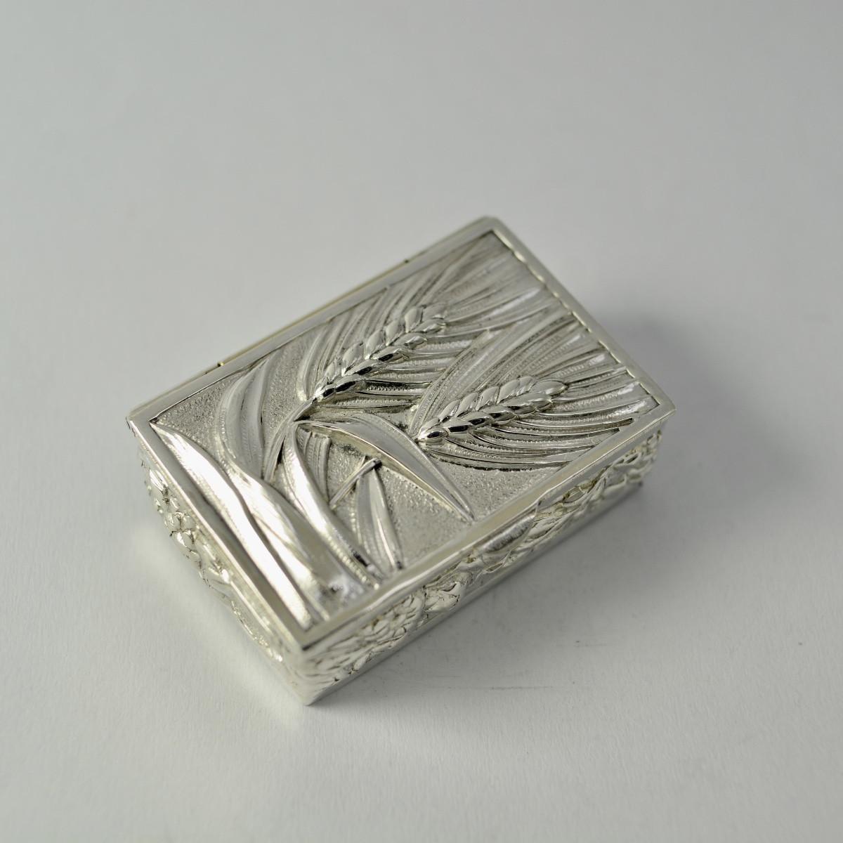 Art Nouveau. Silver Pill Box, 20th Century Europe -photo-4