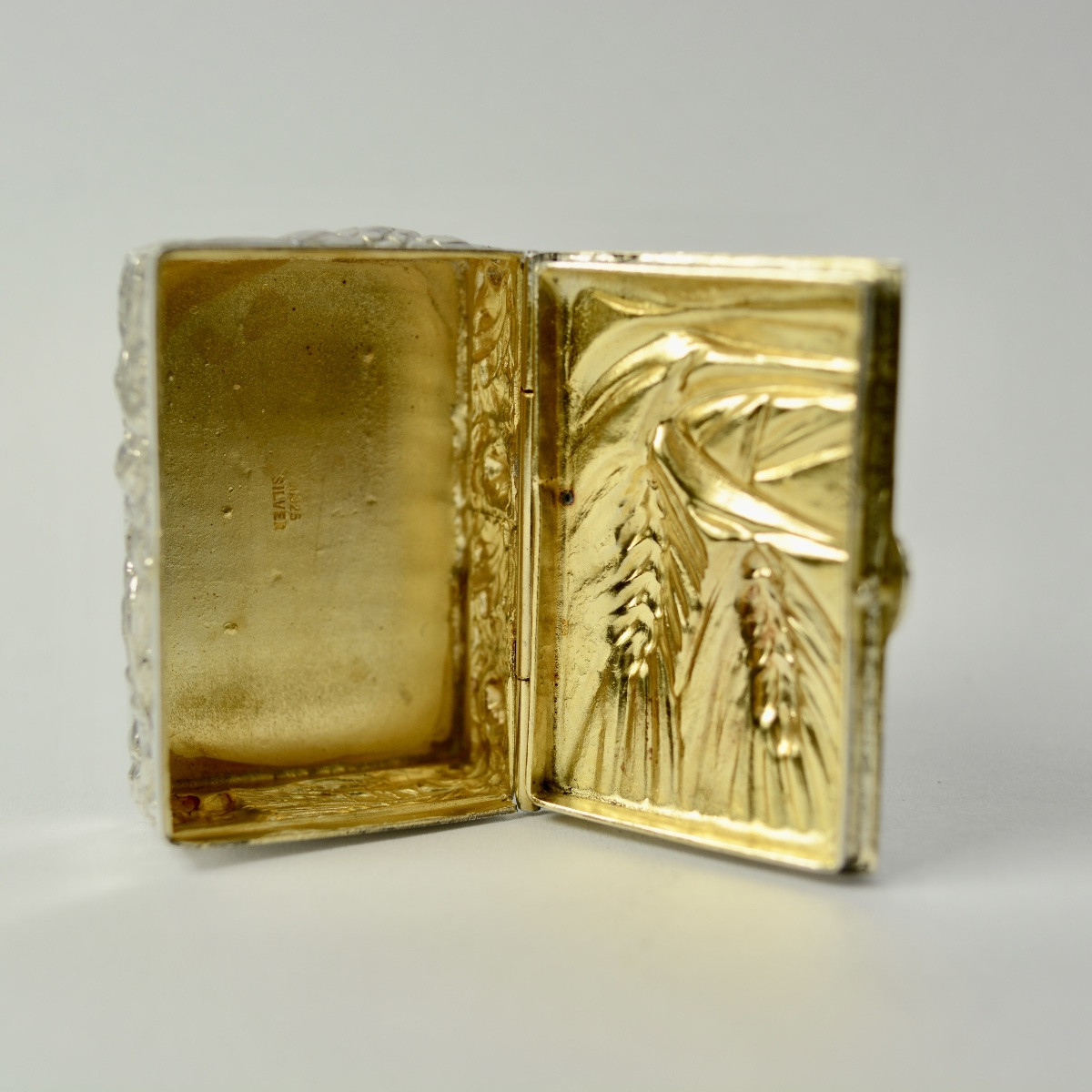Art Nouveau. Silver Pill Box, 20th Century Europe -photo-2