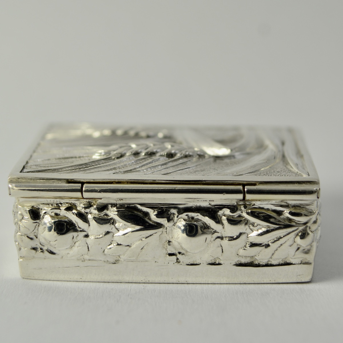 Art Nouveau. Silver Pill Box, 20th Century Europe -photo-6