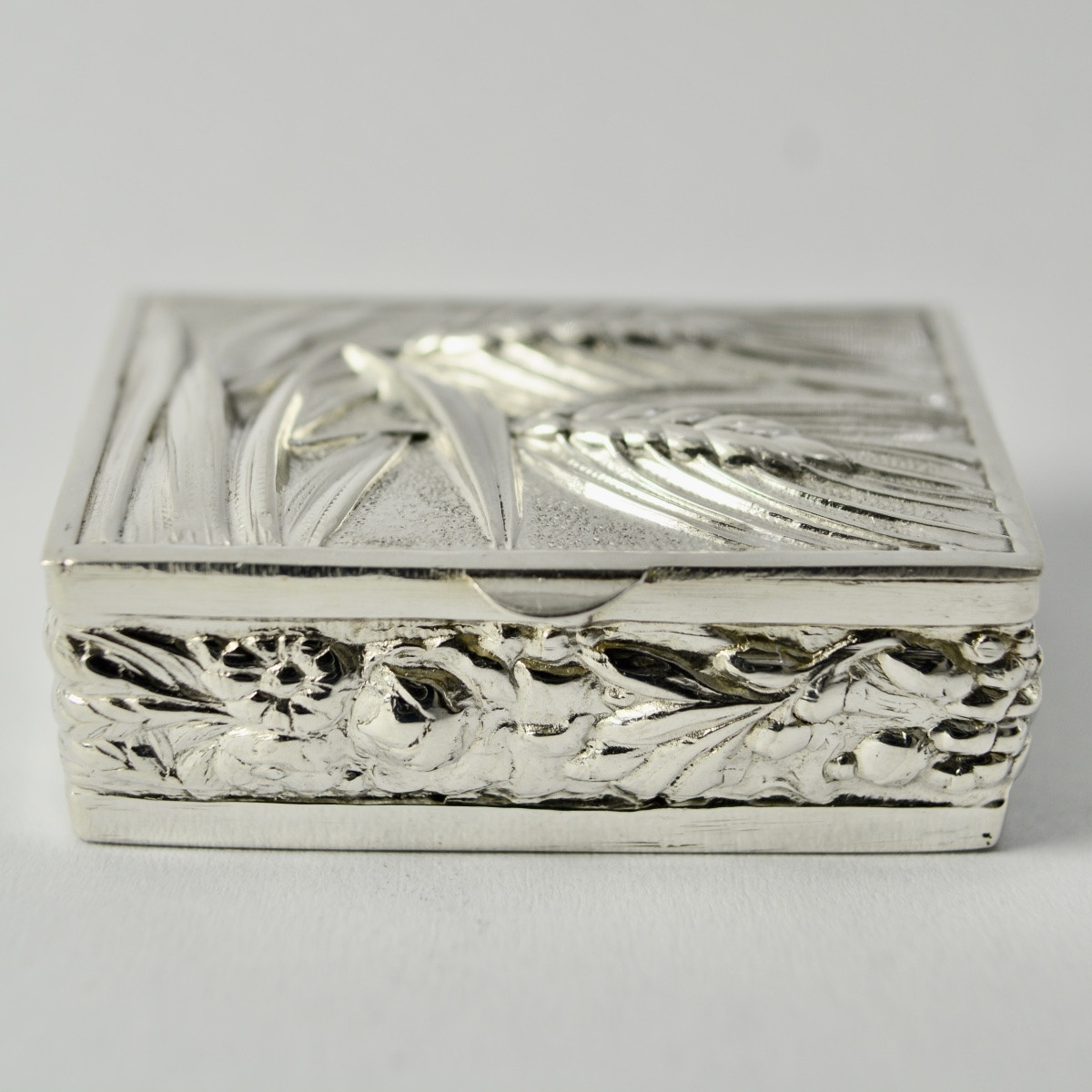 Art Nouveau. Silver Pill Box, 20th Century Europe -photo-8