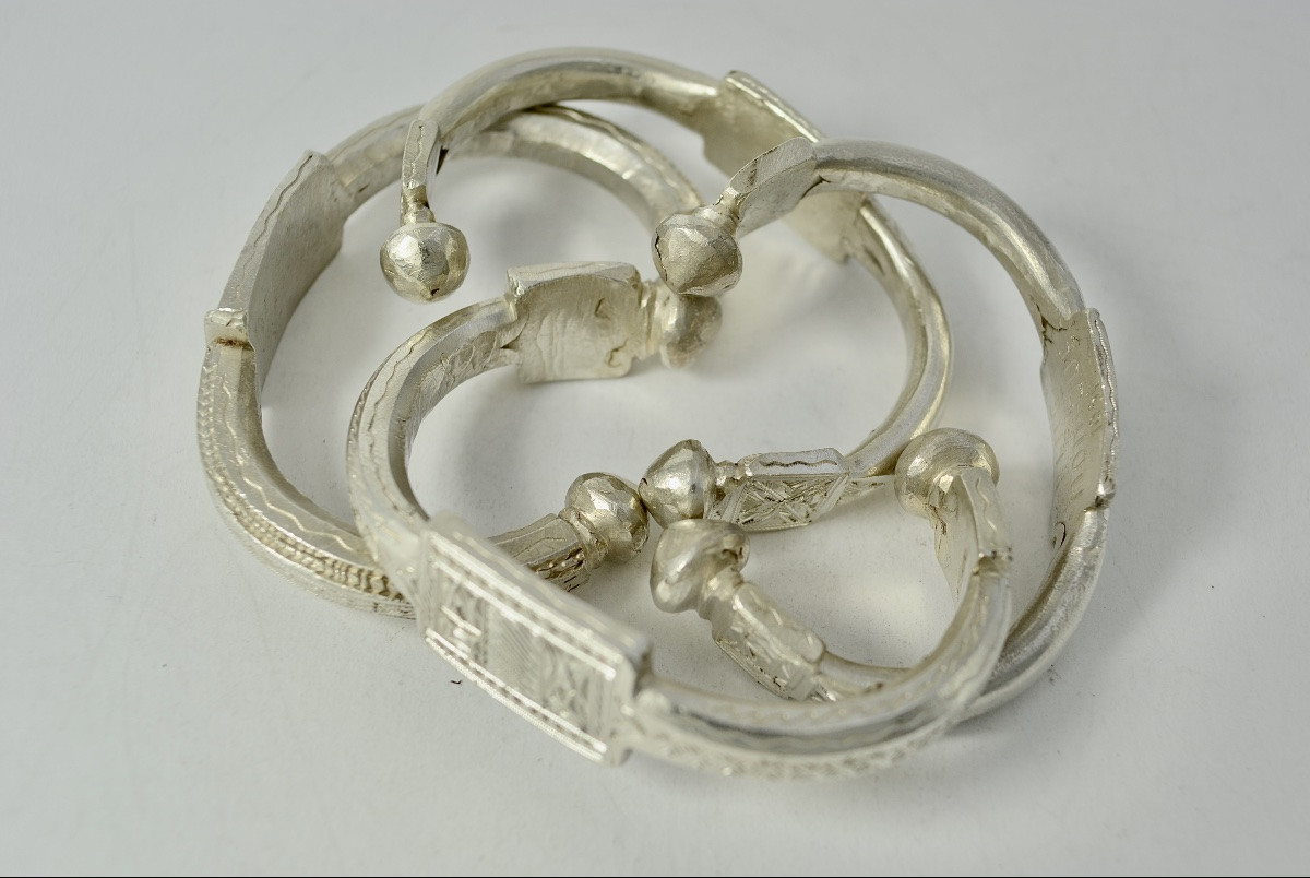 BRACELET JONC ANCIEN Afrique du nord en bronze et os EUR 39,90